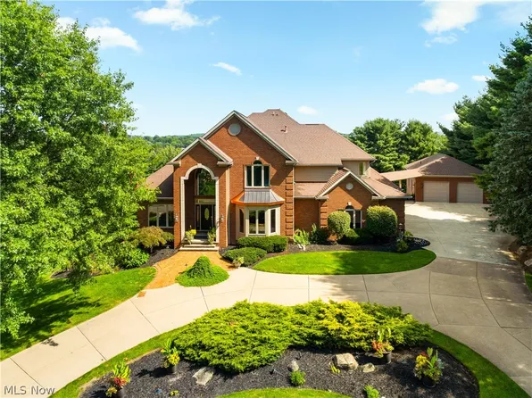 2389 Amberwood Cir NE, Massillon, OH 44646