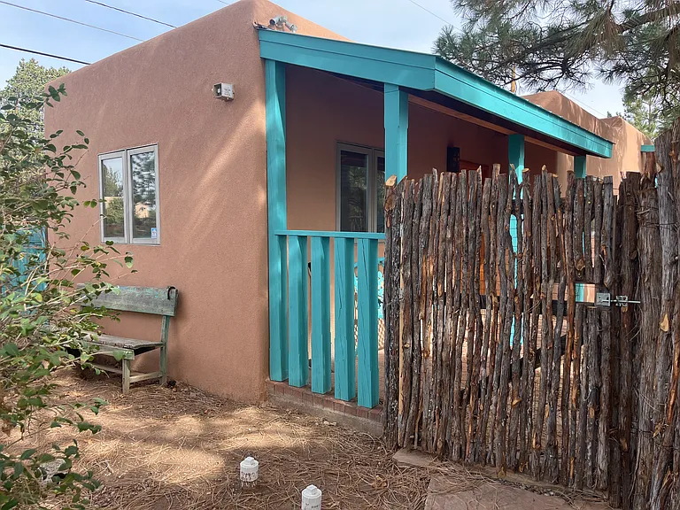 1511 Don Gaspar Ave — Photo 15