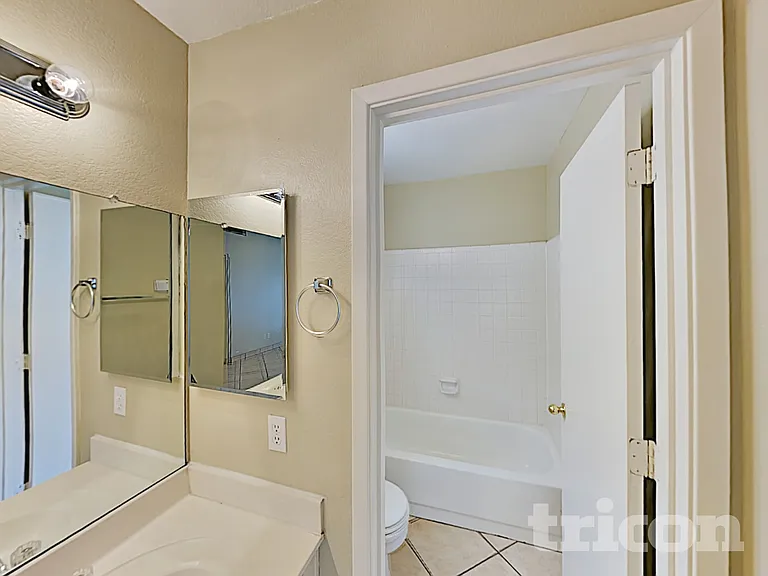 102 W Ivyglen St — Photo 25