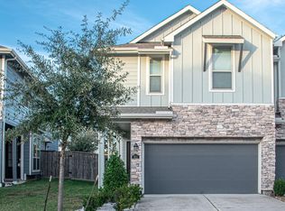 211 Club Crest Ln, Houston, TX 77009