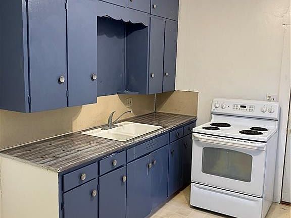 3rd image of 209 S Platt St
