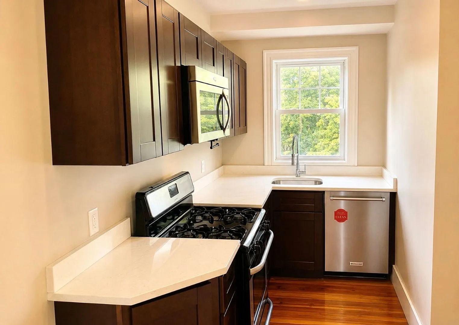 207 Lowden Street — Photo 2