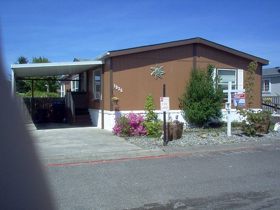 2nd image of 1935 Pine Cone Ave