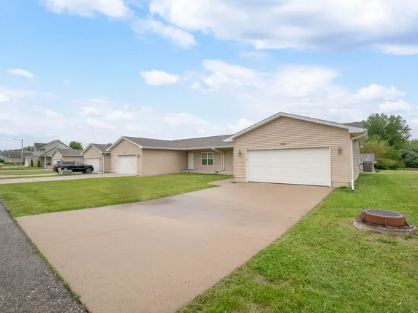 5480 Summerland Dr, Waterloo, IA 50701