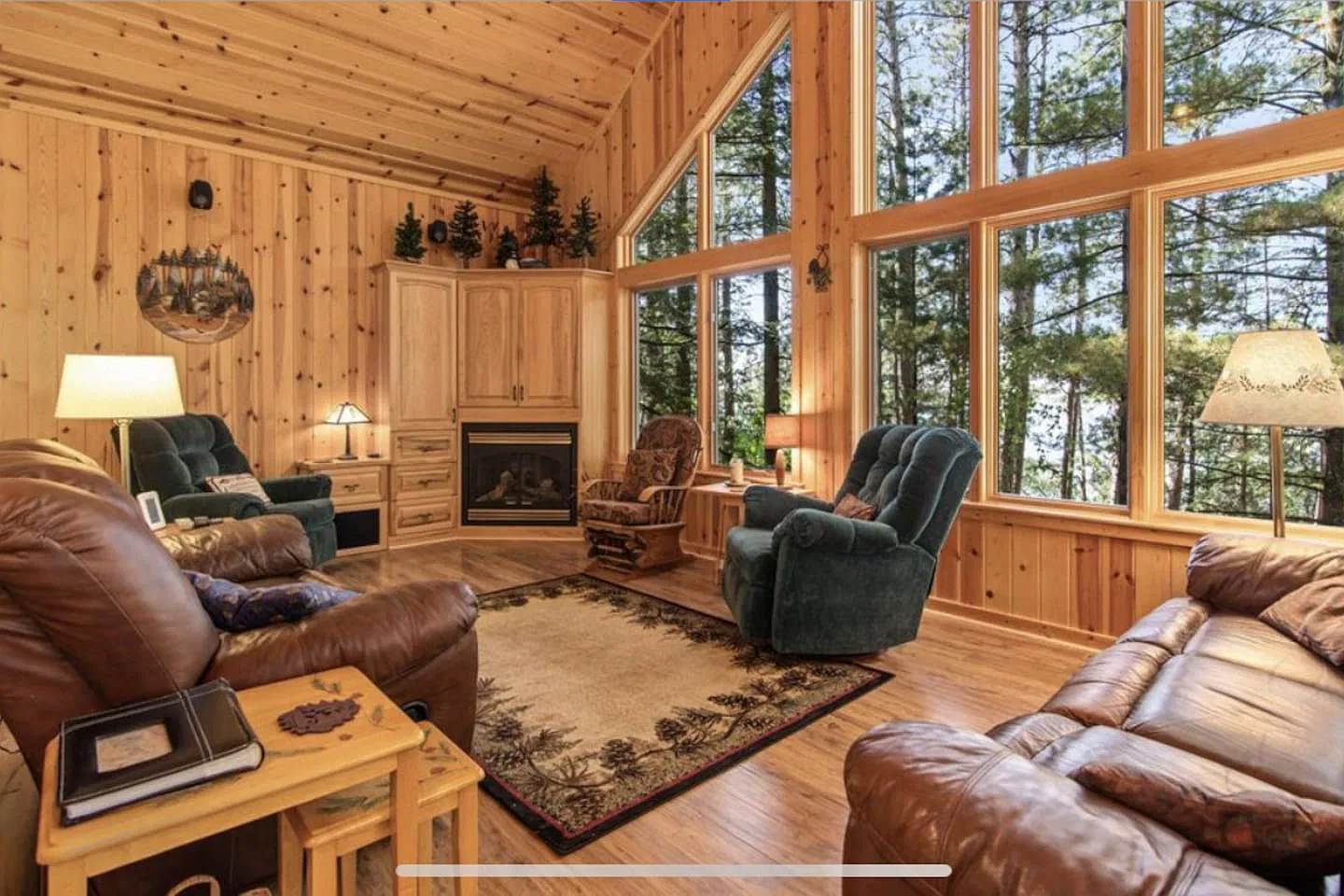 4 bed, 2800 sqft, $5,200 — Photo 2