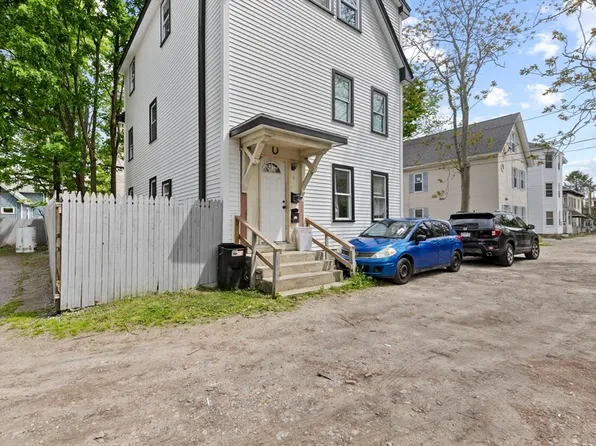 7 Pleasant Ter, Worcester, MA 01609