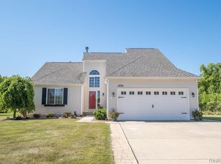1430 Manistee Dr, Grand Blanc, MI 48439