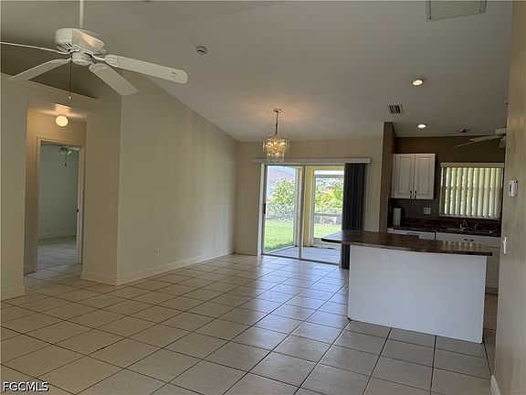 5th image of 305 NW 22nd Pl