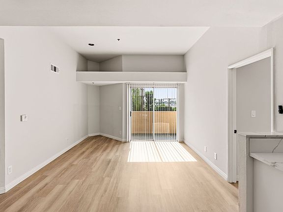 3rd image of 5688 Etiwanda Ave APT 303