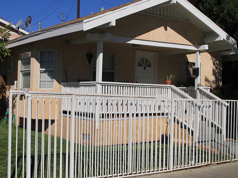 1st image of 521 Cerritos Ave