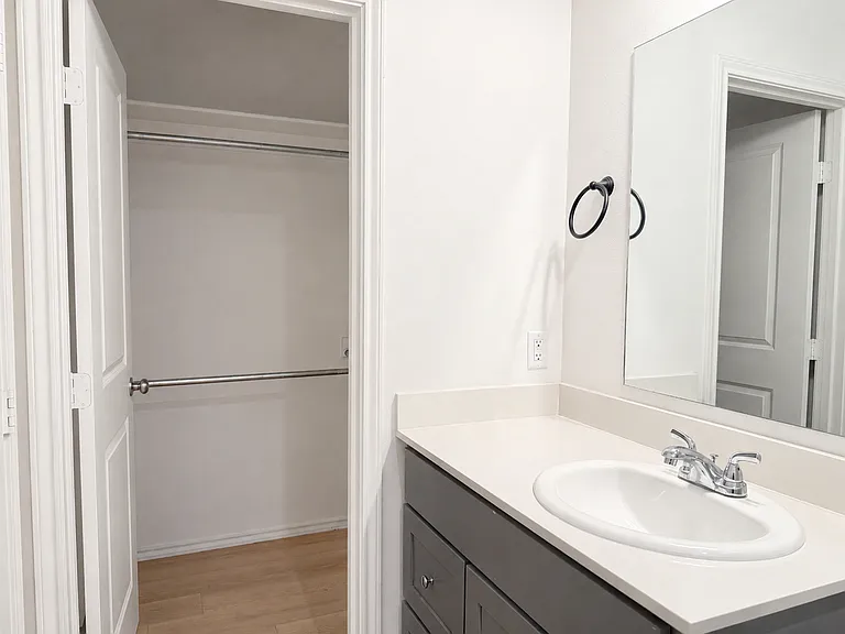 5532 Itasca St #B — Photo 4