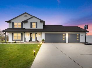 101 E Oakfield Dr, Oak Creek, WI 53154