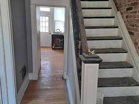 3rd image of 1927 Arlington Ave