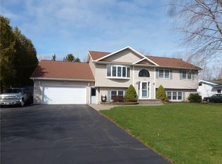 154 Kuhn Rd, Rochester, NY 14612