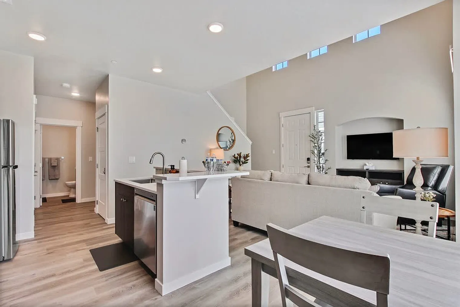 3 bed, 3.0 bath, $5,615 — Photo 3