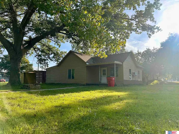 109 N Apple St, De Witt, NE 68341