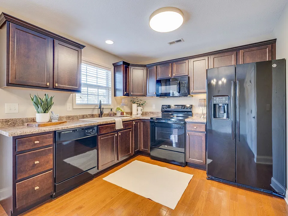 652 Grays Pointe Ct