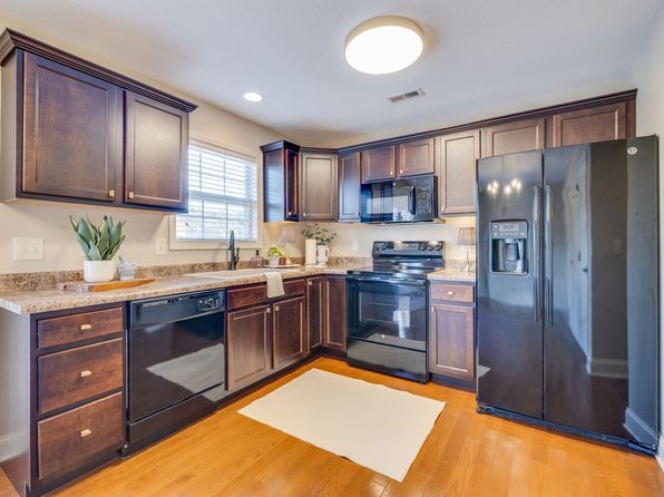 652 Grays Pointe Ct