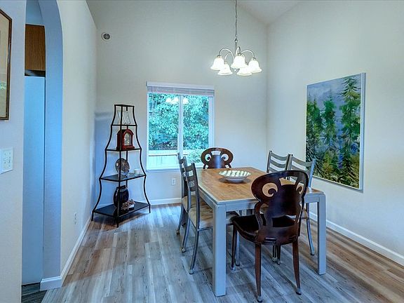 5th image of 2124 Kelp Pl E