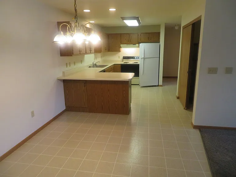 385 Main St — Photo 1