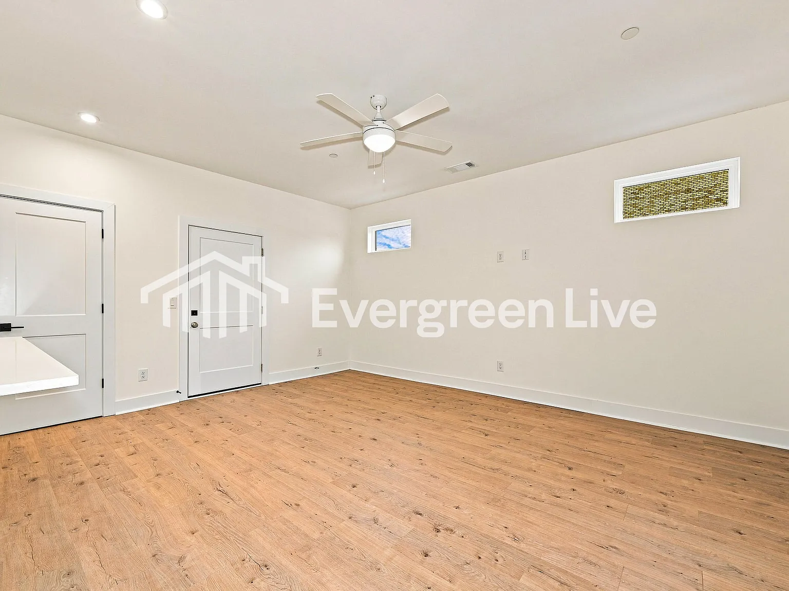 4 bed, 3.5 bath, 2051 sqft, $2,295 — Photo 2