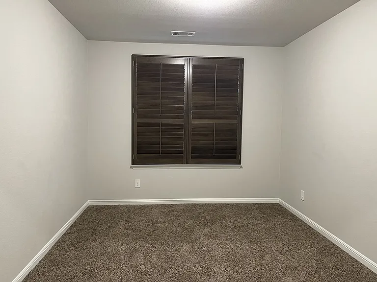609 Viva Max Dr — Photo 3