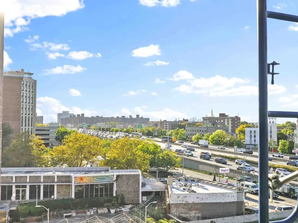 61-20 Grand Central Parkway image 22 of 24