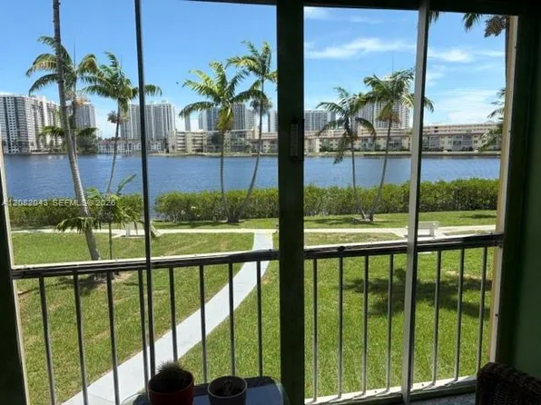 2861 Leonard Dr APT F207, Aventura, FL 33160