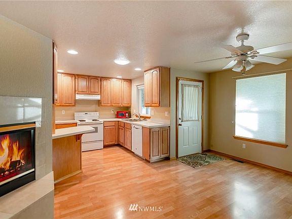 4th image of 3966 Southglen Pl SE