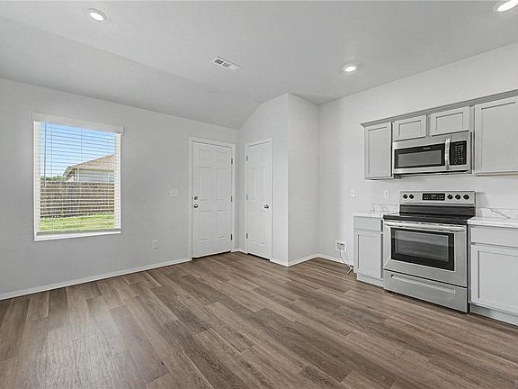 5th image of 908 W Aiden Dr