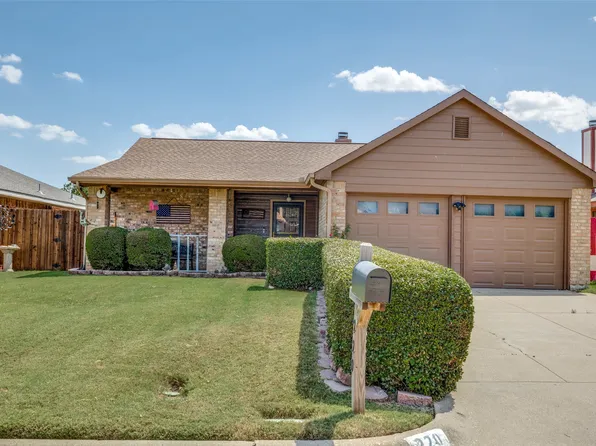 220 Hemlock Dr, Arlington, TX 76018