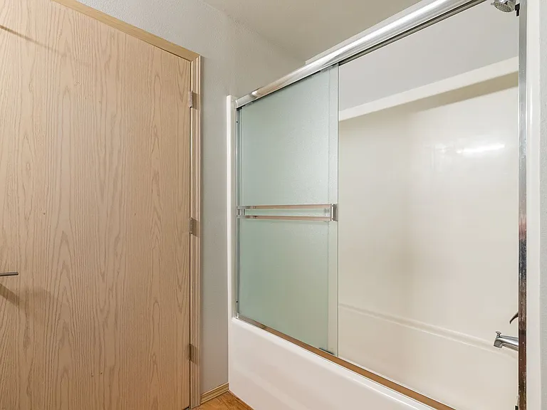 Parkview Apartments Your Next Home Awaits! — Photo 24