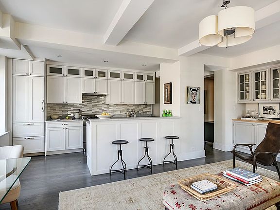 5th image of 465 W 23rd St APT 5C