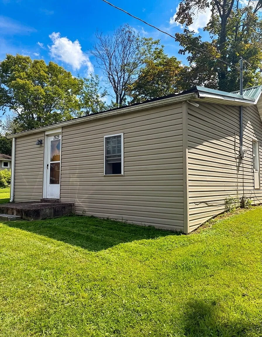 2 bed, 1.0 bath, 390 sqft, $1,295 — Photo 1