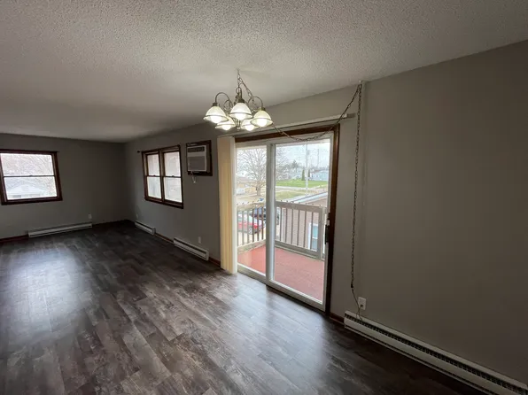 307 NE 2nd Ave #3E, Aledo, IL 61231