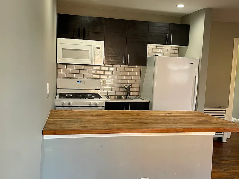 717 Park Ave #4R — Photo 3