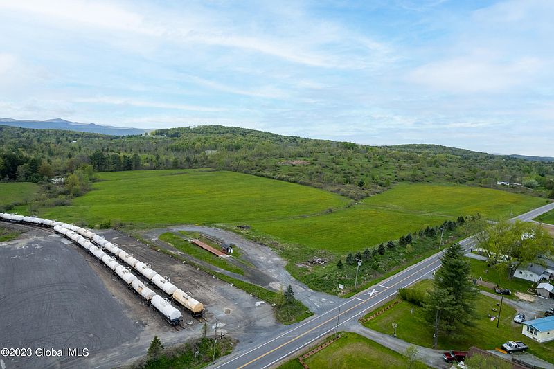 4th image of 57 Golf Course Road