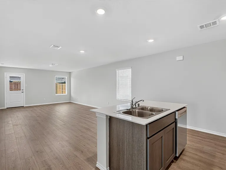 1121 Southfield Dr — Photo 7