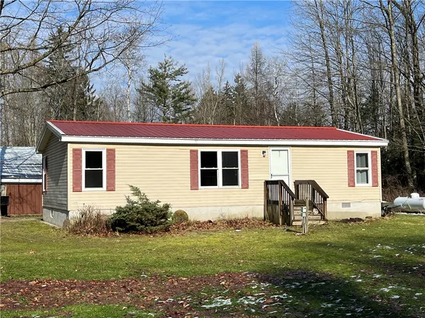 9712 Glenmark Rd, North Rose, NY 14516