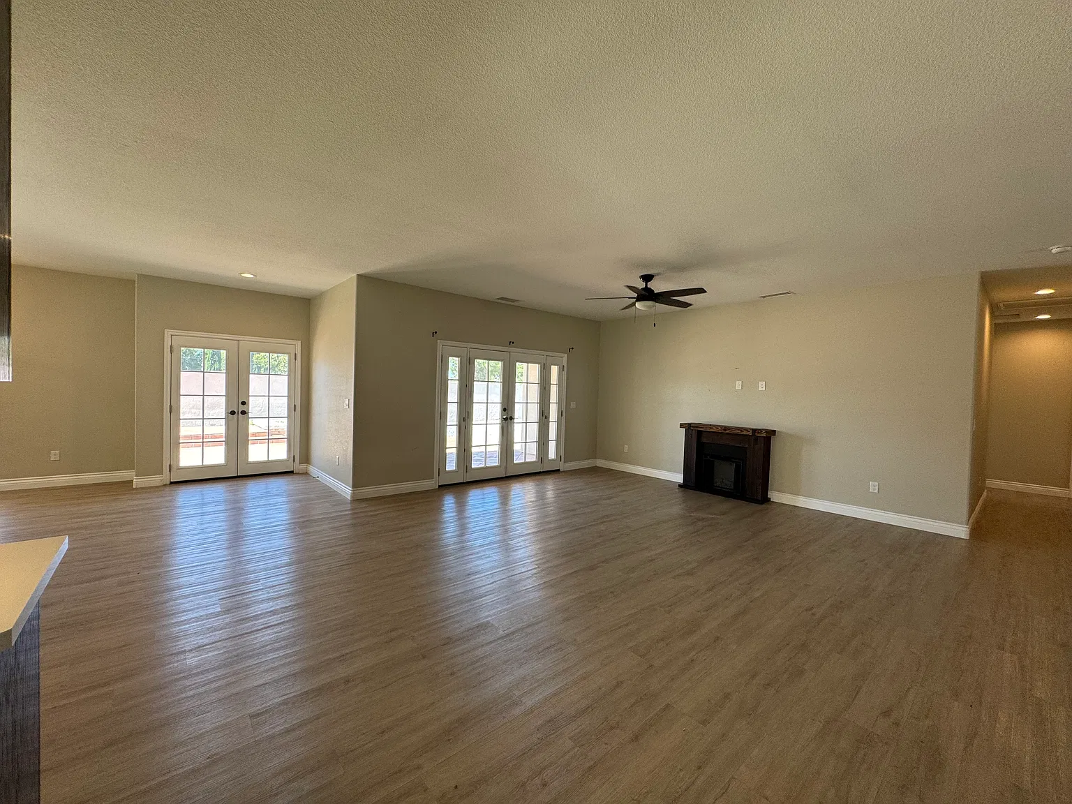 5 bed, 2833 sqft, $2,950 — Photo 4