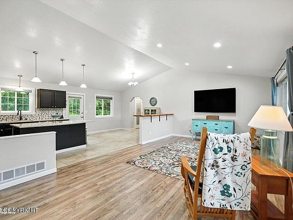5th image of 7001 W Gladstone Ln