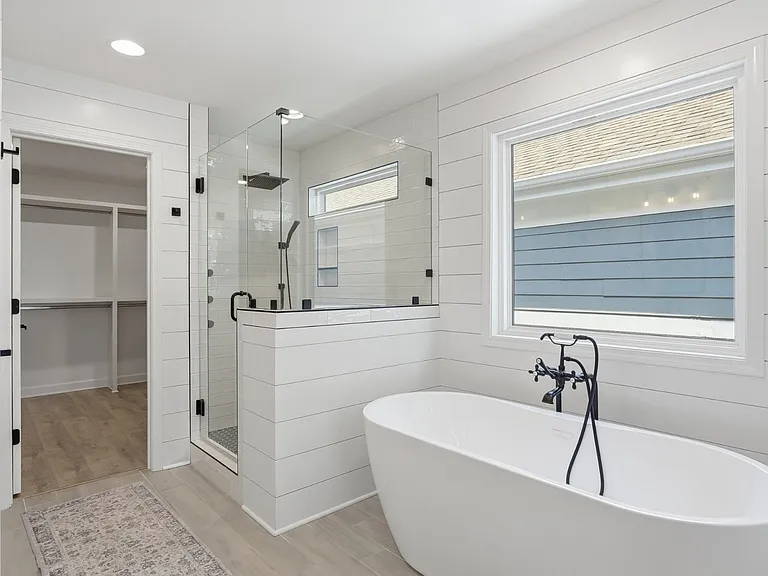 1018 Jackson St — Photo 13