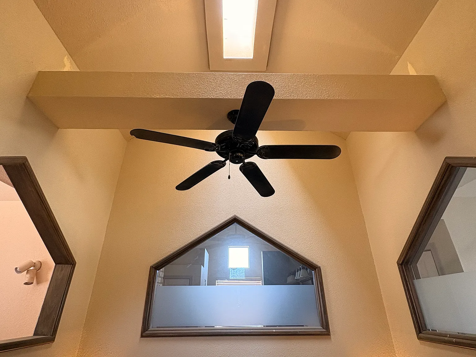 3 bed, 2000 sqft, $2,450 — Photo 3