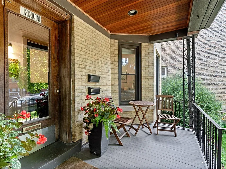 2206 W Eastwood Ave #1 — Photo 2