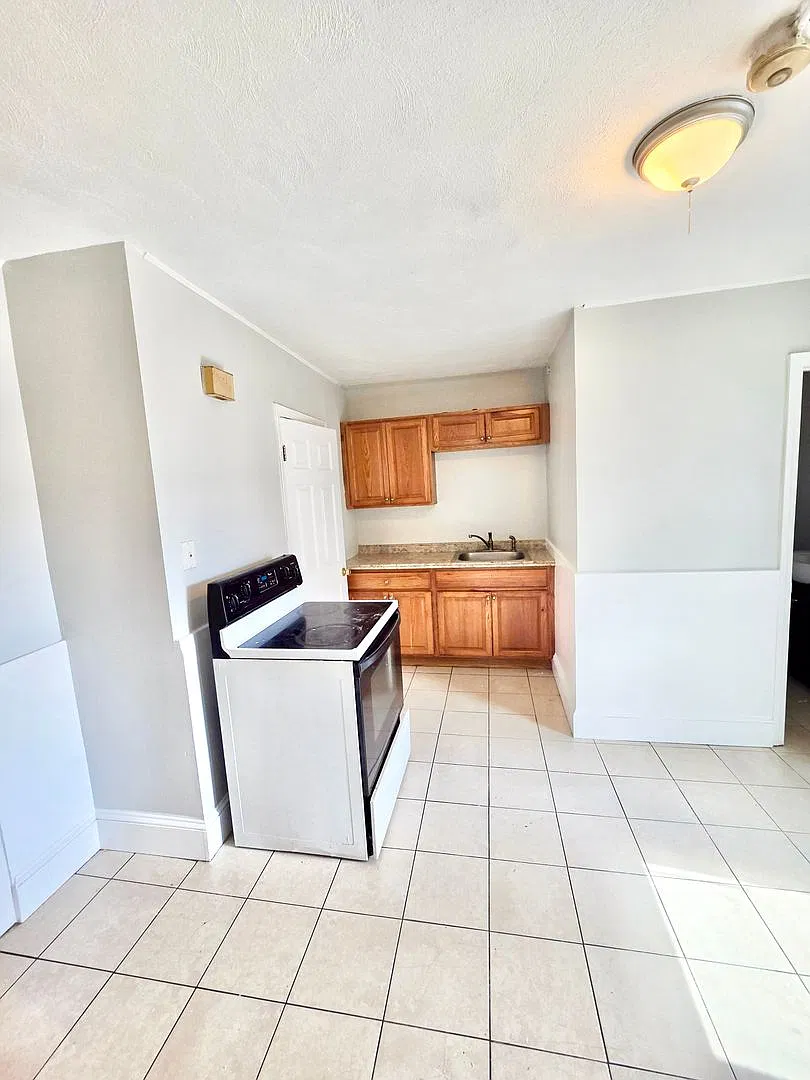 31 Beecher Street — Photo 4