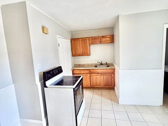 4th image of 31 Beecher St #2R