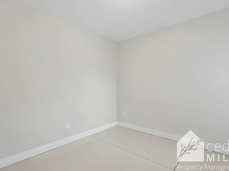 8025 E 34th St S — Photo 9