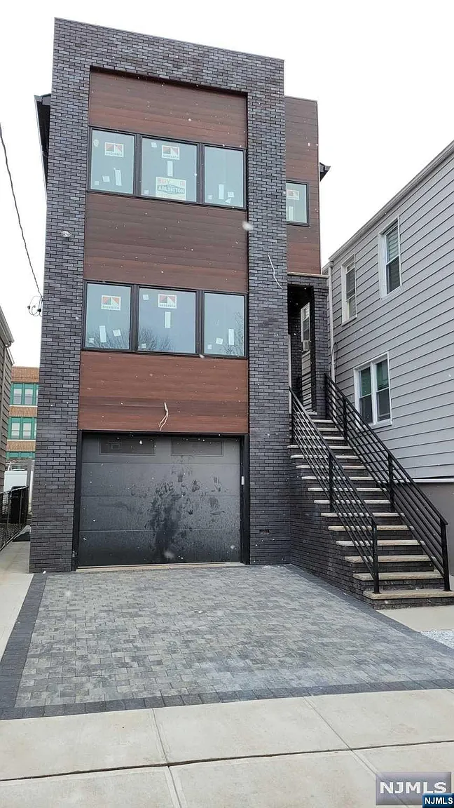 109 N 2nd St photo 1