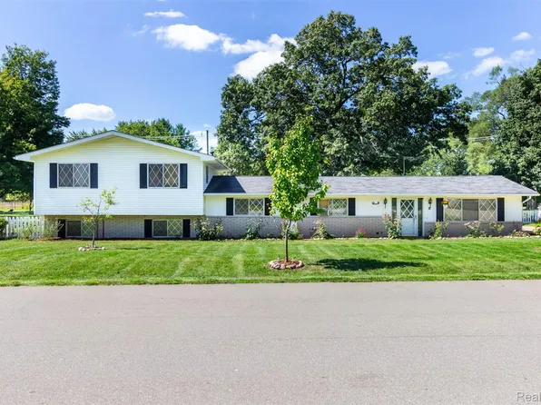 2750 Frankson Ave, Rochester Hills, MI 48307