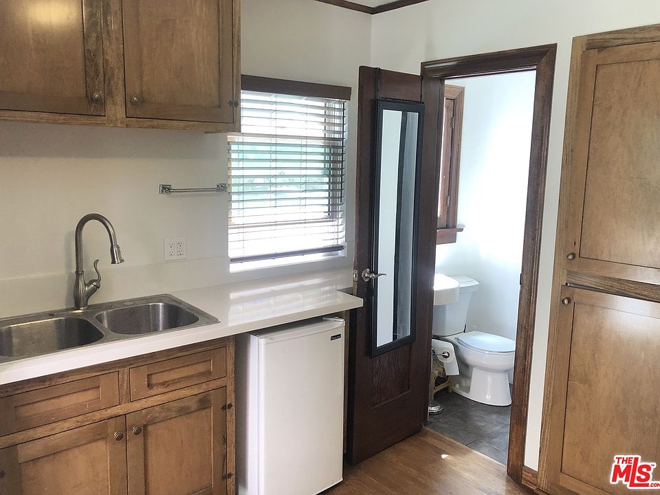 2nd image of 320 Columbia Ave #322-1/4